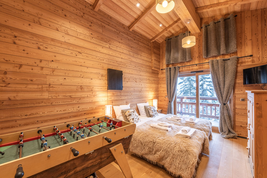 Premium chalet bedroom for a cycling holiday in Alpe d’Huez