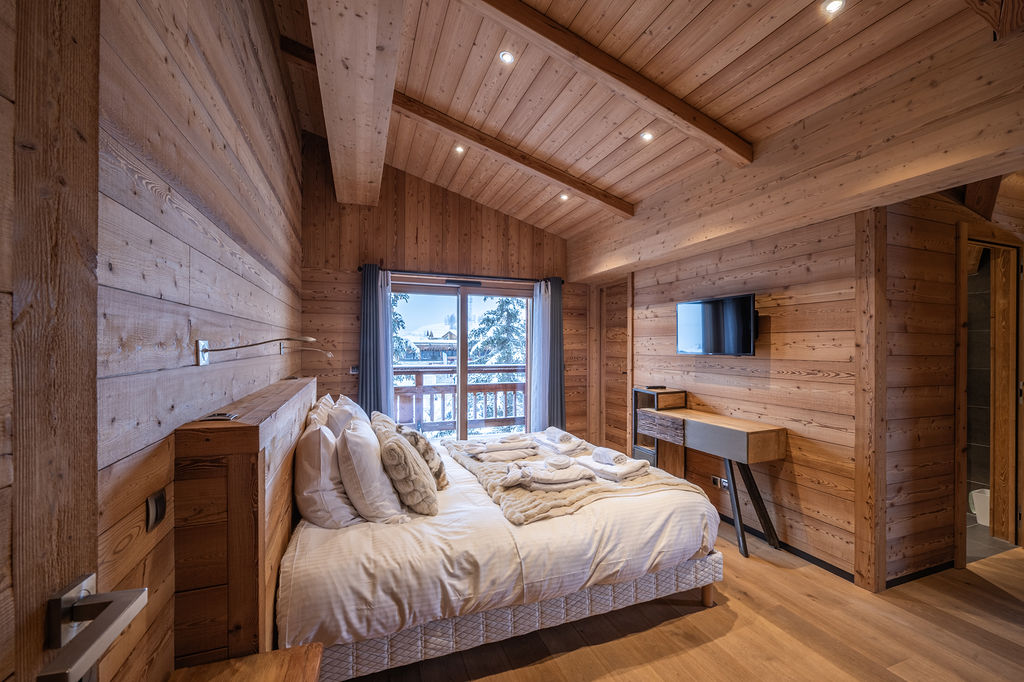 Premium chalet bedroom for cycling holidays in Alpe d’Huez
