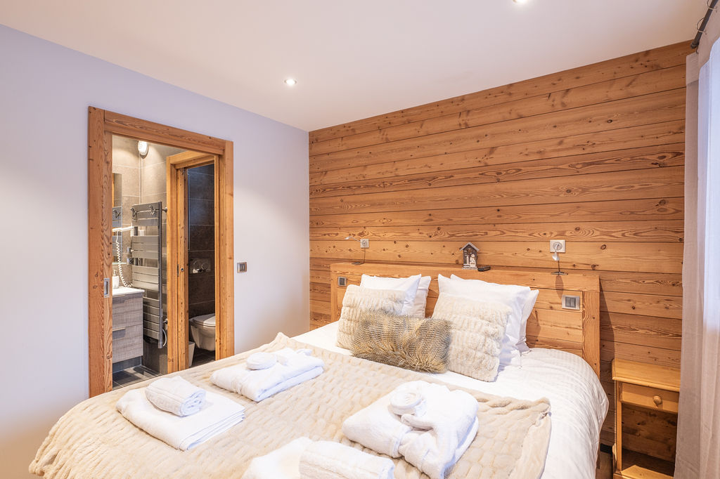 Premium chalet bedroom for a cycling camp in Alpe d’Huez