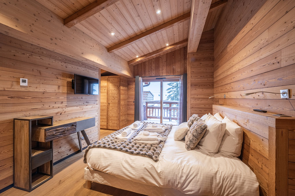 Premium chalet bedroom for a cycling holiday in Alpe d’Huez